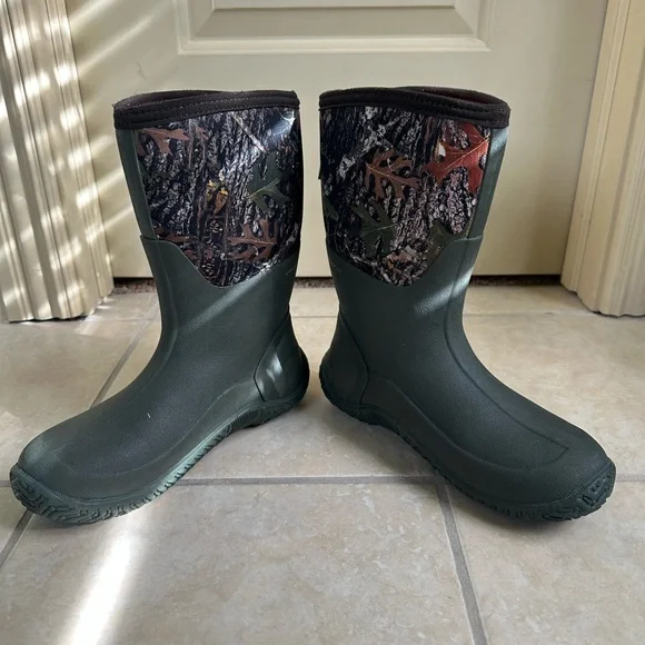 Boy’s Dryshod Waterproof/Insulated Muck Boots; Size Big Kids 5 - Picture 6 of 7